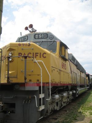 Union Pacific "Centennial" 6913
