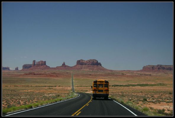 auf dem Weg zum Monument Valley
aufgenommen am 22.6.04 auf dem Weg zum Monument Valley - aus dem fahrenden Auto raus
Schlüsselwörter: Fotowettbewerb