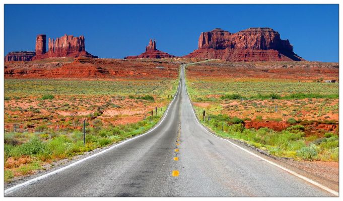 Fahrt Richtung Monument Valley
Wohl eines der bekanntesten Motive der USA - Fahrt Richtung Monument Valley
- September 2003
Schlüsselwörter: Fotowettbewerb