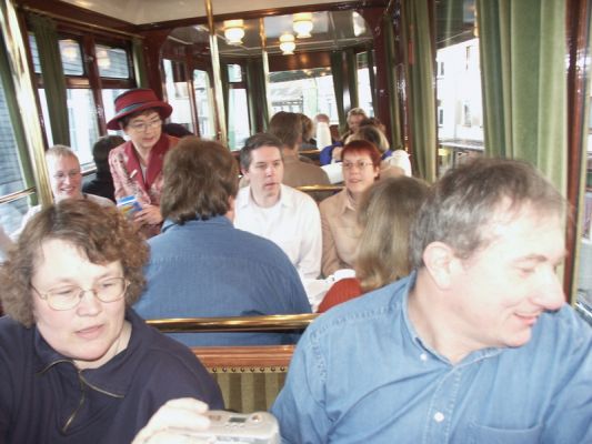 im Kaiserwagen
vorn Doro und Christian, Dagmar u. Nobby (von hinten), dann Petra und Wolfgang, links daneben eine der netten Stewardessen und Daniel.
Schlüsselwörter: Usertreffen, Remscheid