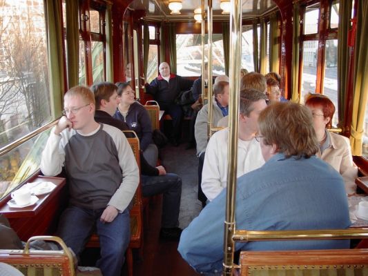 im Kaiserwagen II
linke Seite:Daniel, Peter, Nicole und Kalle
rechte Seite:Nobby(Rückansicht),Wolfgang,Perta,Günter und Sybille
Schlüsselwörter: Usertreffen, Remscheid