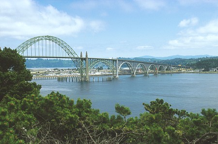 Brücke über den Yaquina River

