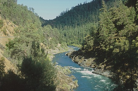 Fluss am Highway 299
