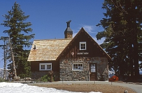 Visitor Center am Kraterrand
