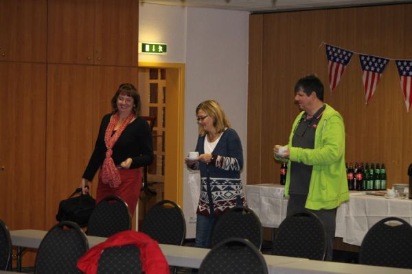 v. links: Christine (Lady Ch) mit ihren Freunden Eva und Helmut
