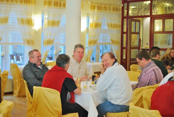 Beim Mittagessen
