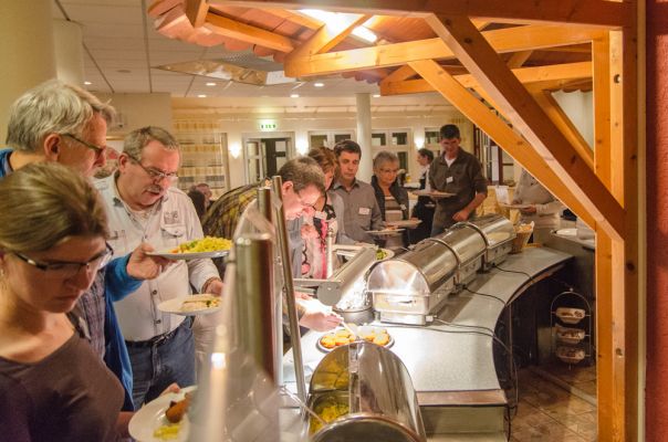 Plünderung des Abendbuffets
