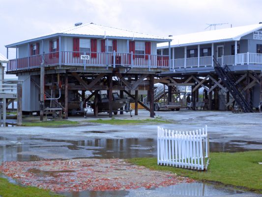 Villa mit Vorgarten
Häuser in Cocodrie, LA am Ende des Mississippi-Deltas, wo Land und Meer ineinander übergehen.
Schlüsselwörter: usa Louisiana mississippi delta amerika america 