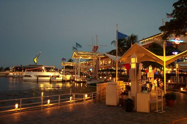 Bayside by night
