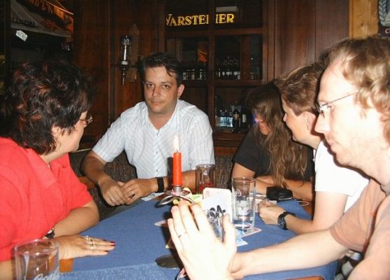 Unterhaltung
Thomas im Gespräch mit Angie (links), rechts sieht man Point Reyes im Vordergrund
Schlüsselwörter: Userstreffen, Stuttgart, Sindelfingen