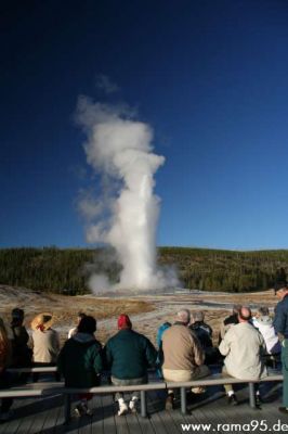 Old Faithful beim Ausbruch
Schlüsselwörter: Old Faithful, Geyser, Yellowstone N.P.
