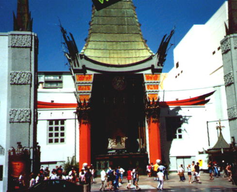 Manns Chinese Theatre
Schlüsselwörter: Manns Chinese Theatre, Handabdruck, Fußabdruck, Walk of Fame, Hollywood Boulevard, Los Angeles, Kalifornien, USA
