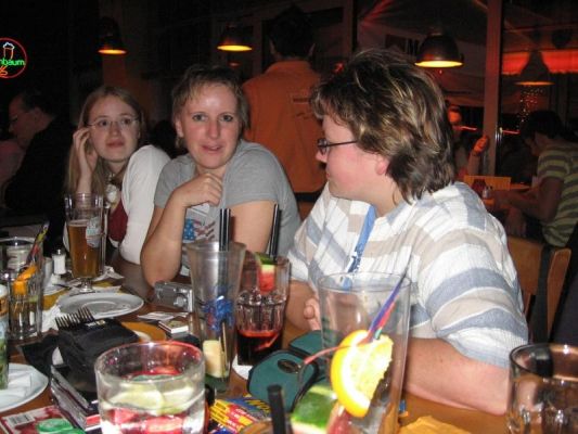 Forumstreffen im Woody's in Stuttgart
Anja (Ha-Tschi), Yvonne (americanhero) und Sonja (sonny)
