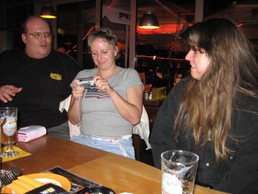 Forumstreffen im Woody's in Stuttgart
Markus (die_franken), Yvonne (americanhero) und Silke (Westernlady)
