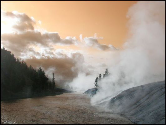 Morning Glory, Yellowstone
Morgenstimmung im Yellowstone N.P.: Heißes Wasser fließt in den Firehole River nahe des Lower Geyser Basins.
Schlüsselwörter: Yellowstone Geyser Wyoming