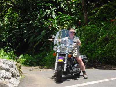 mit der Harley auf der Hana Road
