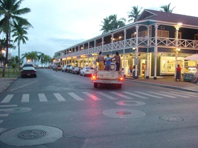 das berühmte Pioneer Inn Hotel in Lahaina
