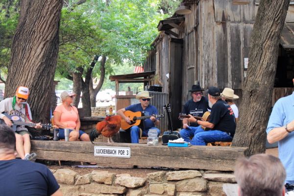 Luckenbach
