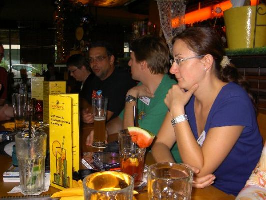 Forumstreffen im Woody's in Stuttgart
von links nach rechts: Jo Ann (Josie), Udo (Mann von Jo Ann), Stefan (Stefan M.), Claudia (Frau von Stefan)
