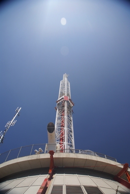 L.V. - Stratosphere Thrills - Big Shot
