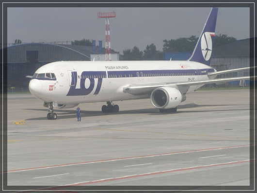 LOT Boeing 767-300
