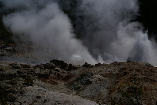 yellowstone - steamboat geyser
