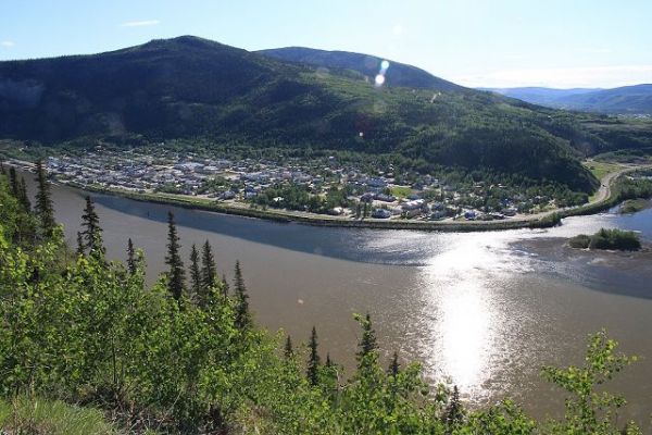 Dawson City, Klondike mündet in den Yukon
