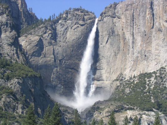 Yosemite National Park
Einer der mehreren Wasserfälle im Yosemite NP!
Einfach beeindruckend!
