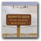 Badwater Point DV
Der Tiefste Punkt Amerikas! Das wo einige Touristen Salz einpacken??? 
Und das nicht wenig!
Aber es ist warm da und das auch schon 11Uhr Morgens!
