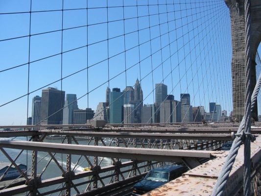 NYC Skyline fotografiert von der Brooklyn Bridge
