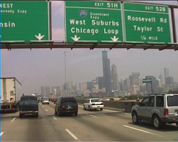 Chicago_Auf der I-90 mit Blick auf Sears Tower

