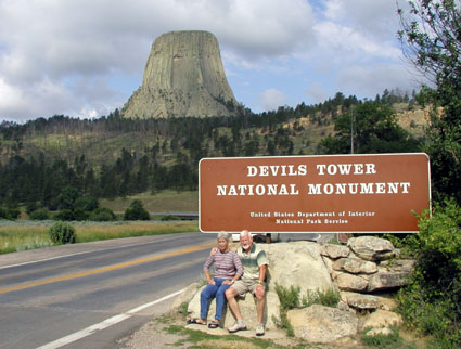 Devil's Tower NM/WY_Park Eingang, rechts KOA Campground
