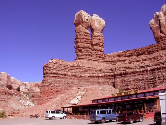 Bluff/UT_Twin Rocks
