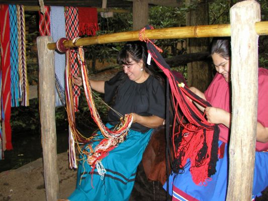 Cherokee-Indianerinnen bei der Arbeit
