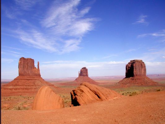 Monument Valley AZ/UT_left + right Mitten, Merrick Butte
