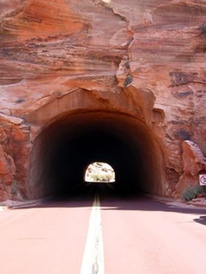 Zion NP/UT - Tunnel auf dem Zion-Mt. Carmel Highway
