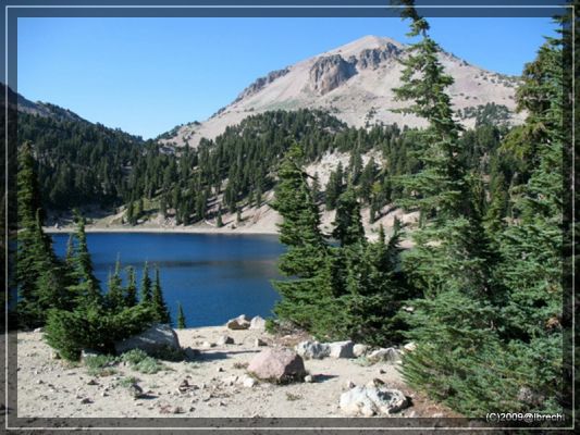 Lassen NP, Lake Helen mit Lassen Peak (3430m)
