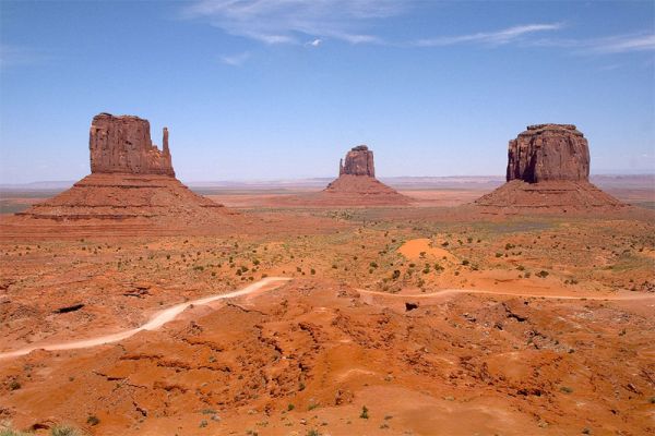 Monument Valley
Nicht das beste Foto - aber leider (wegen Totalausfalls meines X-Drive) das einzige, das mir von diesem Urlaub geblieben ist.
Schlüsselwörter: Monument, Valley