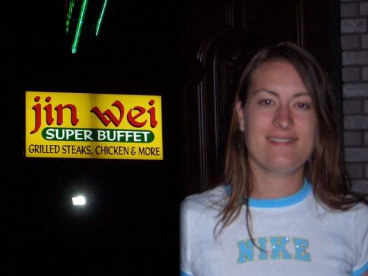 Nadine nach dem chinesischen Buffet bei Jin Wei, Oklahoma City
