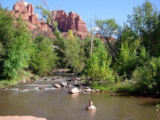 Yves badet im Oak Creek
