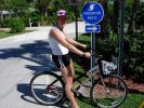Nadine mit dem Velo auf der Evacuation Route.JPG