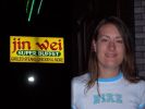 Nadine_nach_dem_chinesischen_Buffet_bei_Jin_Wei,_Oklahoma_City.JPG