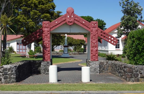 DSC01060 Paihia Te Karuwha Parade Maori Tor_k
