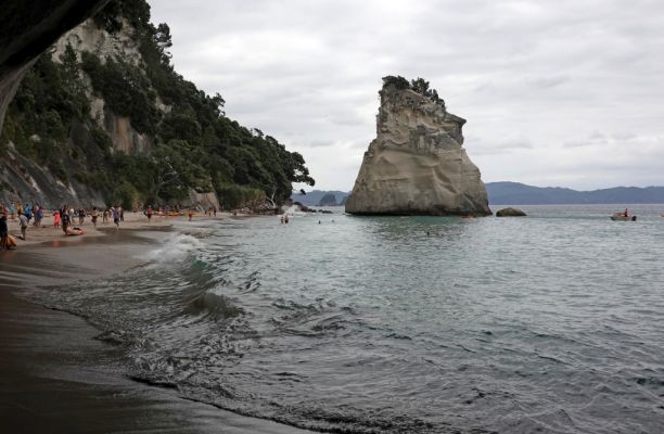 DSC01533 Hahei Cathedral Cove Hoho Rock_k
