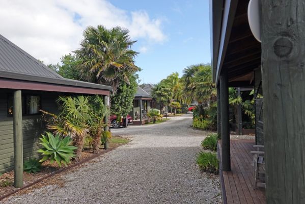 DSC01639 Tairua Pacific Harbour Village Cabins_k
