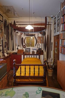 DSC01700 Tauranga The Elms Schlafzimmer mit Sammlung_k
