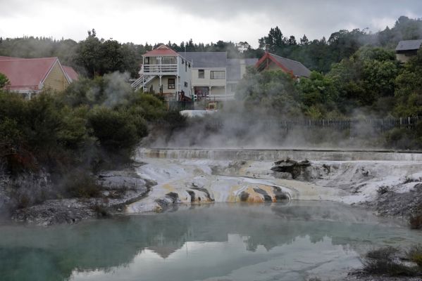 DSC01754 Rotorua Whakarewarewa Thermalbecken_k
