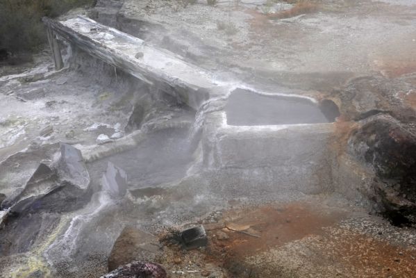 DSC01759 Rotorua Whakarewarewa Wasserleitung_k
