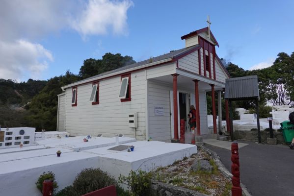 DSC01761 Rotorua Whakarewarewa Kirche_k
