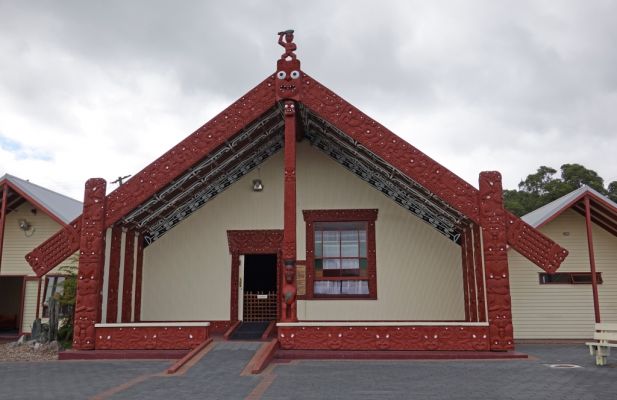 DSC01781 Rotorua Whakarewarewa Versammlungshaus_k
